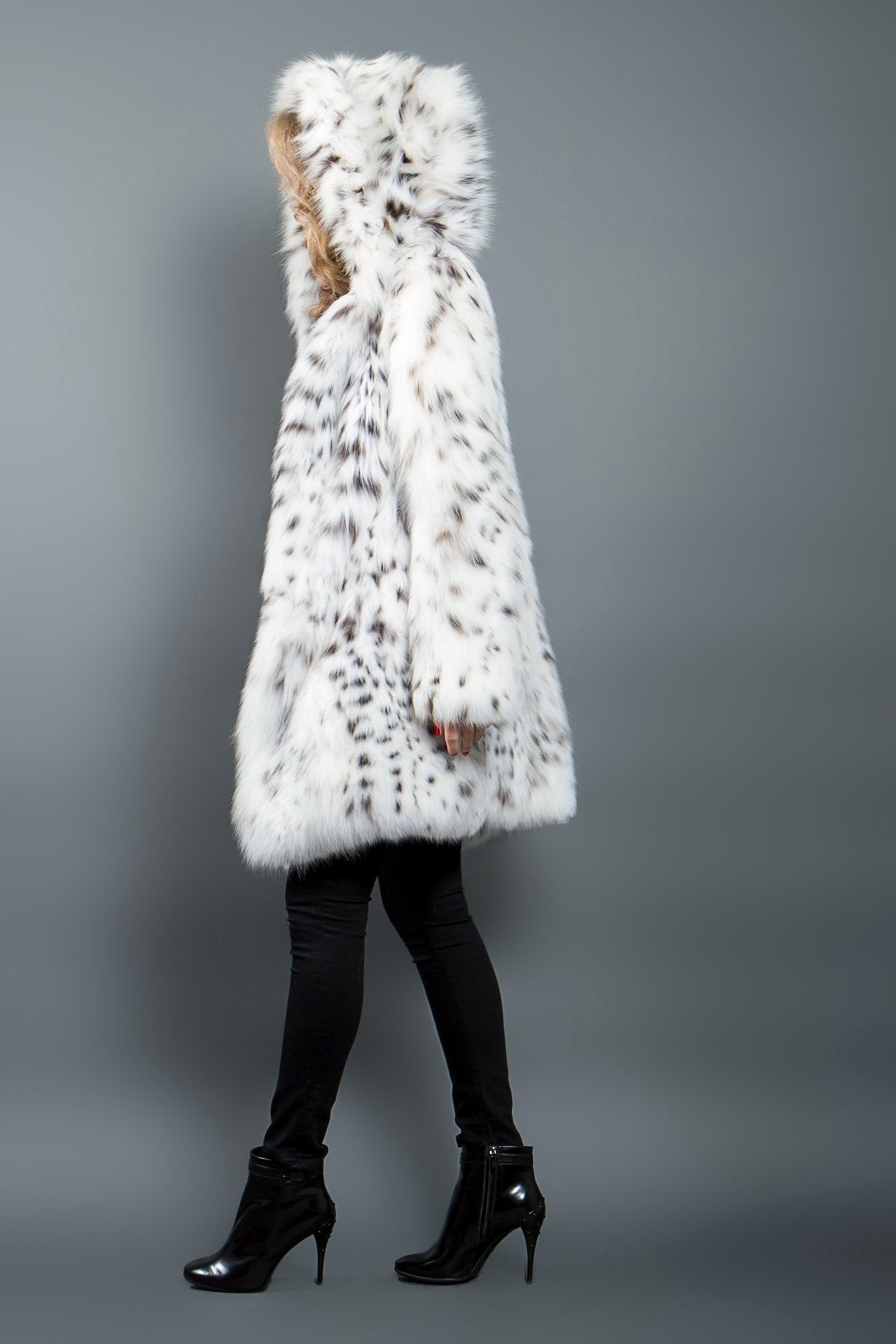 white-lynx-fur-coat-with-hood-for-women-fur-caravan